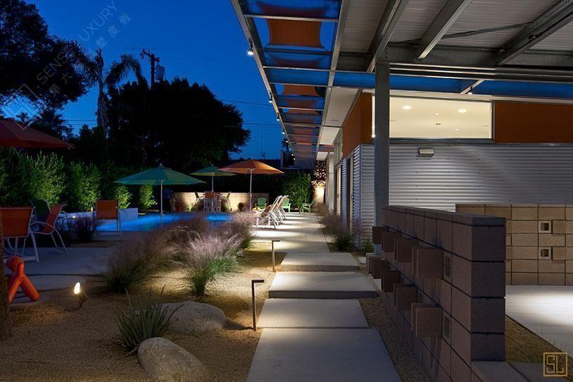 美国棕榈泉现代空间别墅走廊