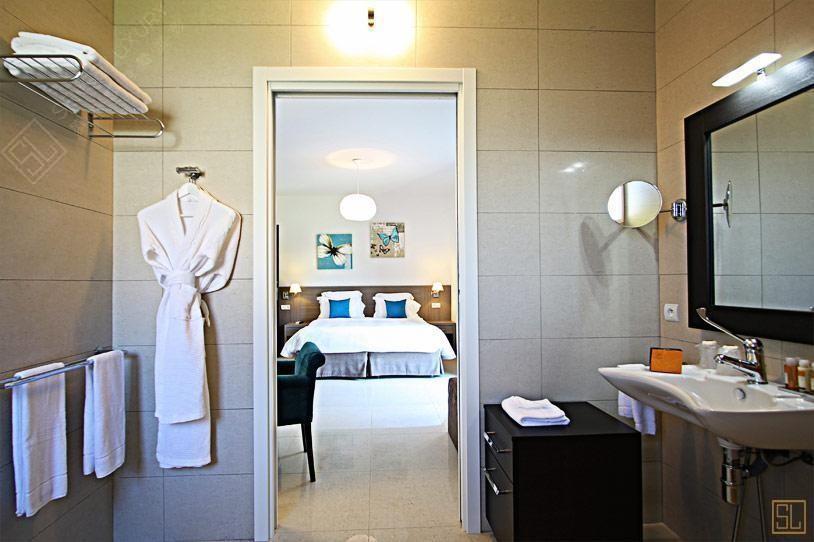法国科西嘉岛绿松石别墅浴室