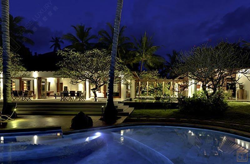 印尼龙目岛艾楠蒂塔别墅夜景