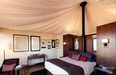 Longitude 131 - Photo 8