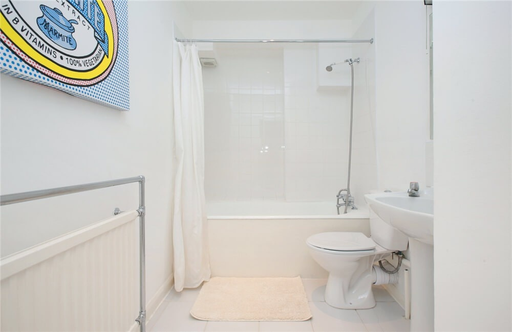 House With Hidden Flat - Photo 20