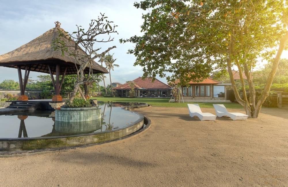 巴厘岛沙努尔海滩豪华海洋别墅泳池