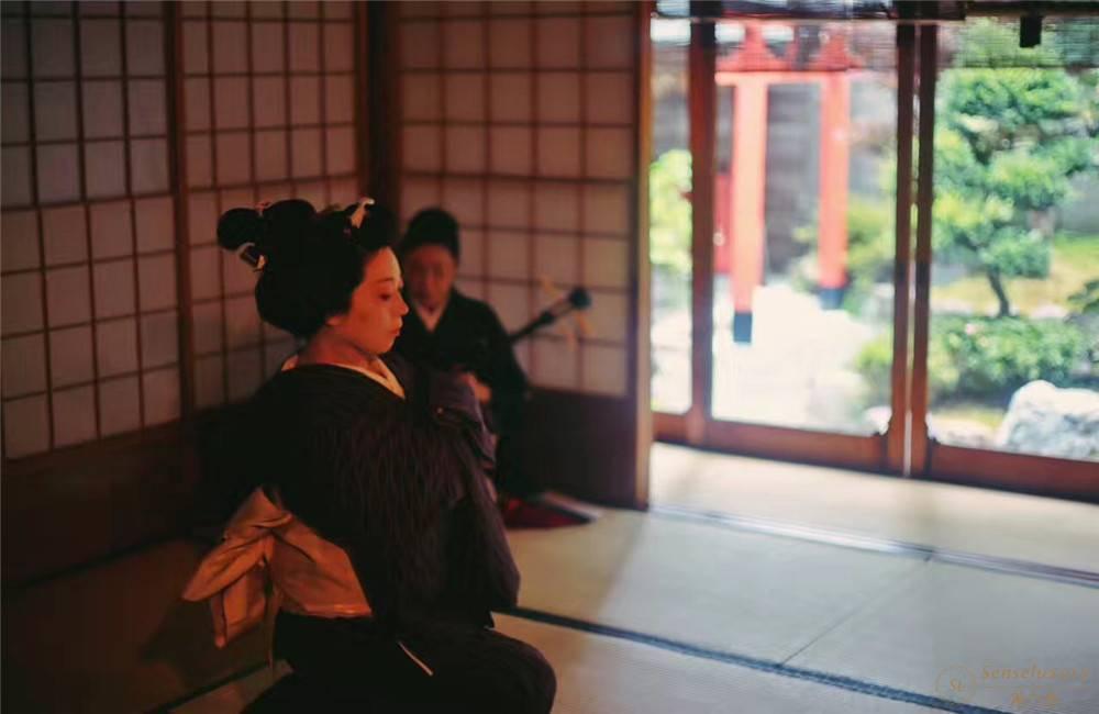 和服女人