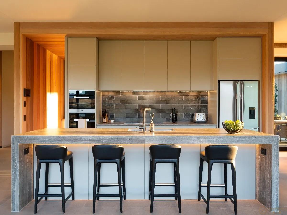 Falconridge - Photo 12