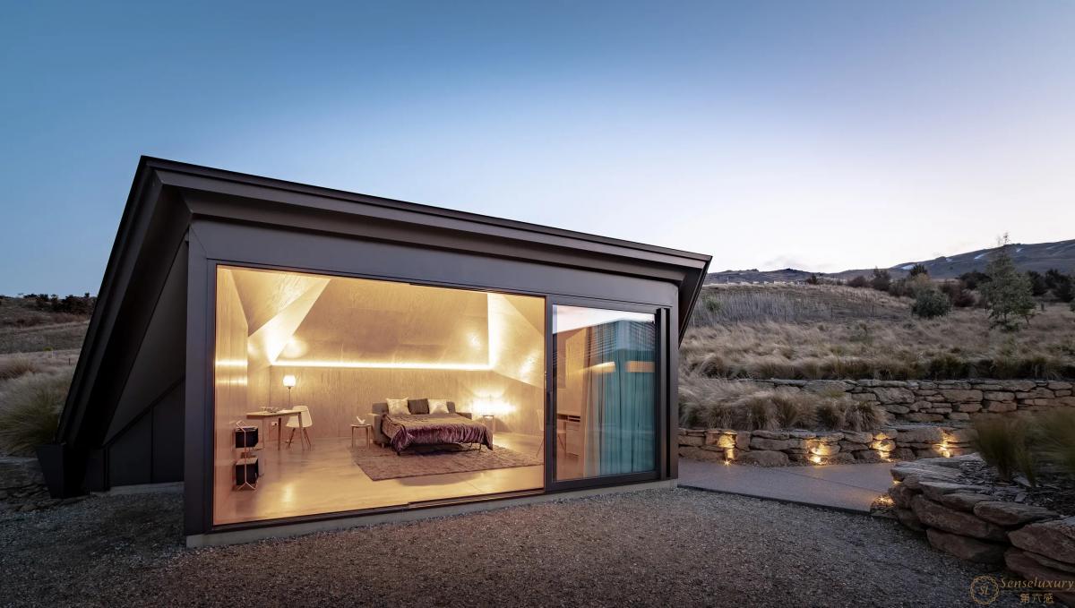 Hawk House - Photo 4
