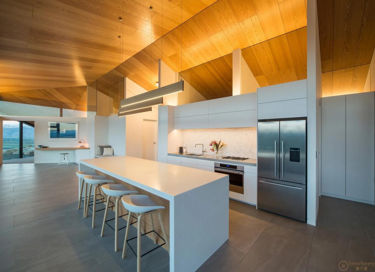Hawk House - Photo 8