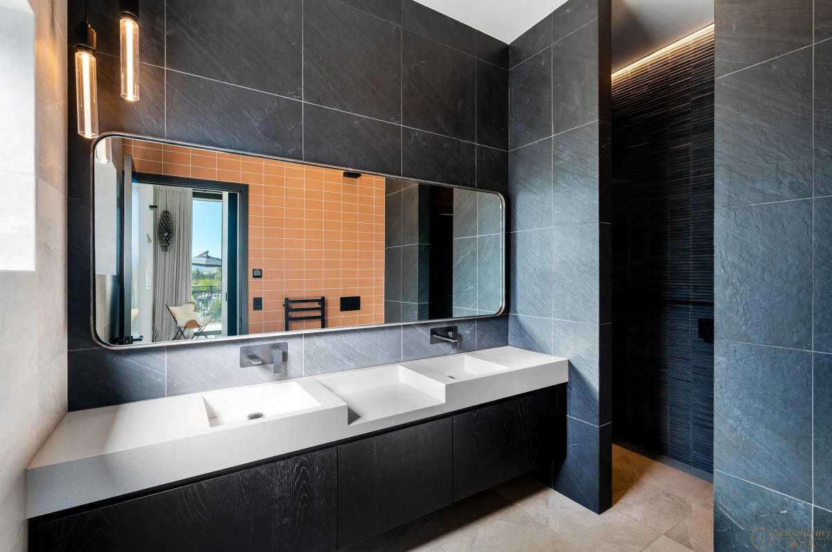 Riverbank Luxury - Photo 28