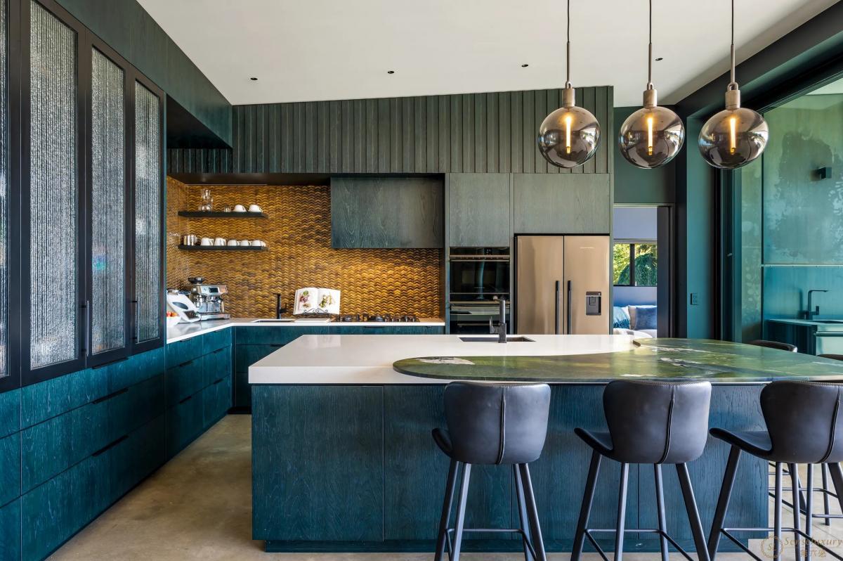 Riverbank Luxury - Photo 24