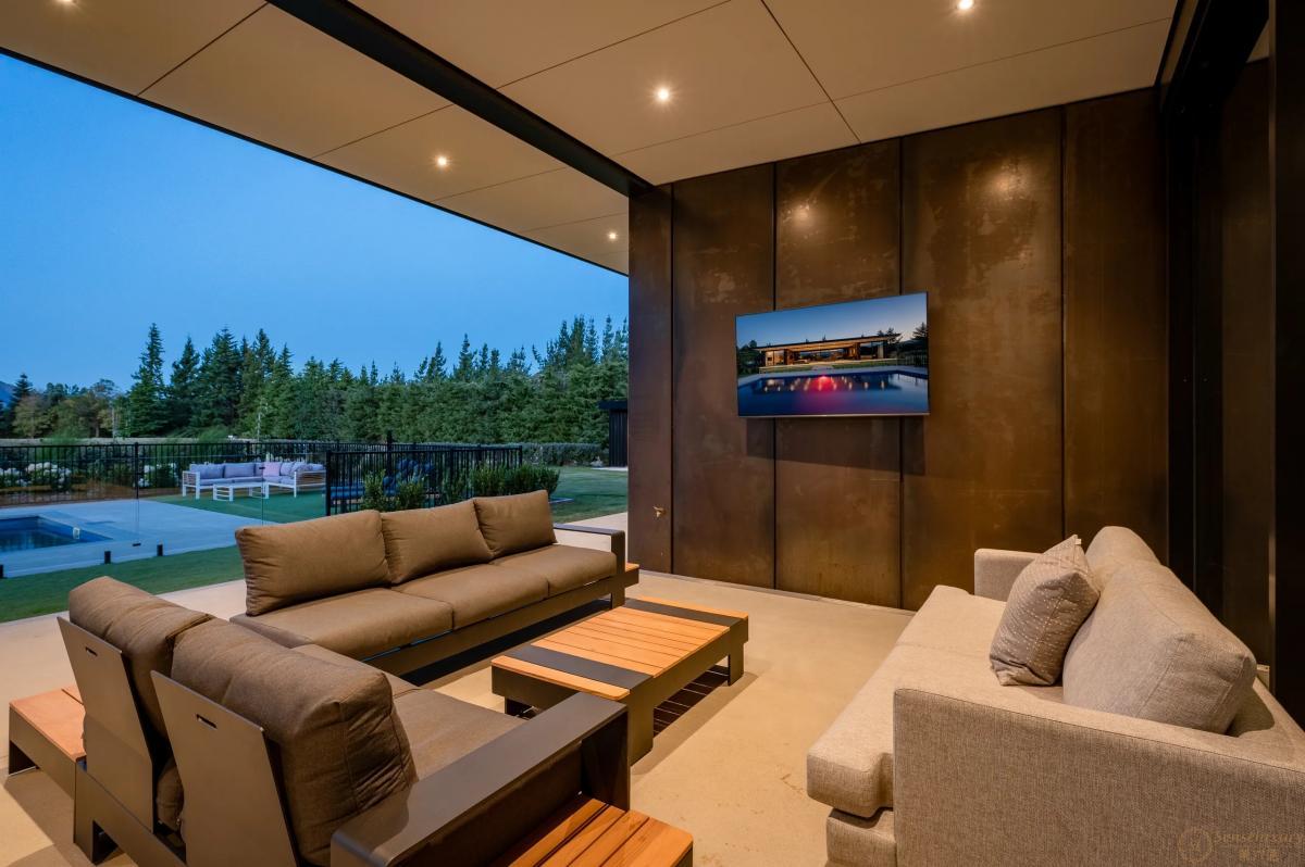 Riverbank Luxury - Photo 16