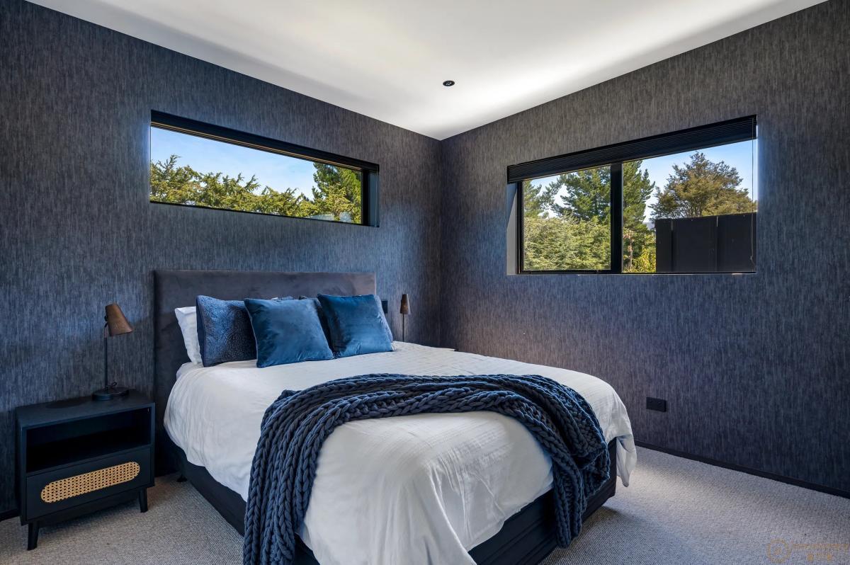 Riverbank Luxury - Photo 32