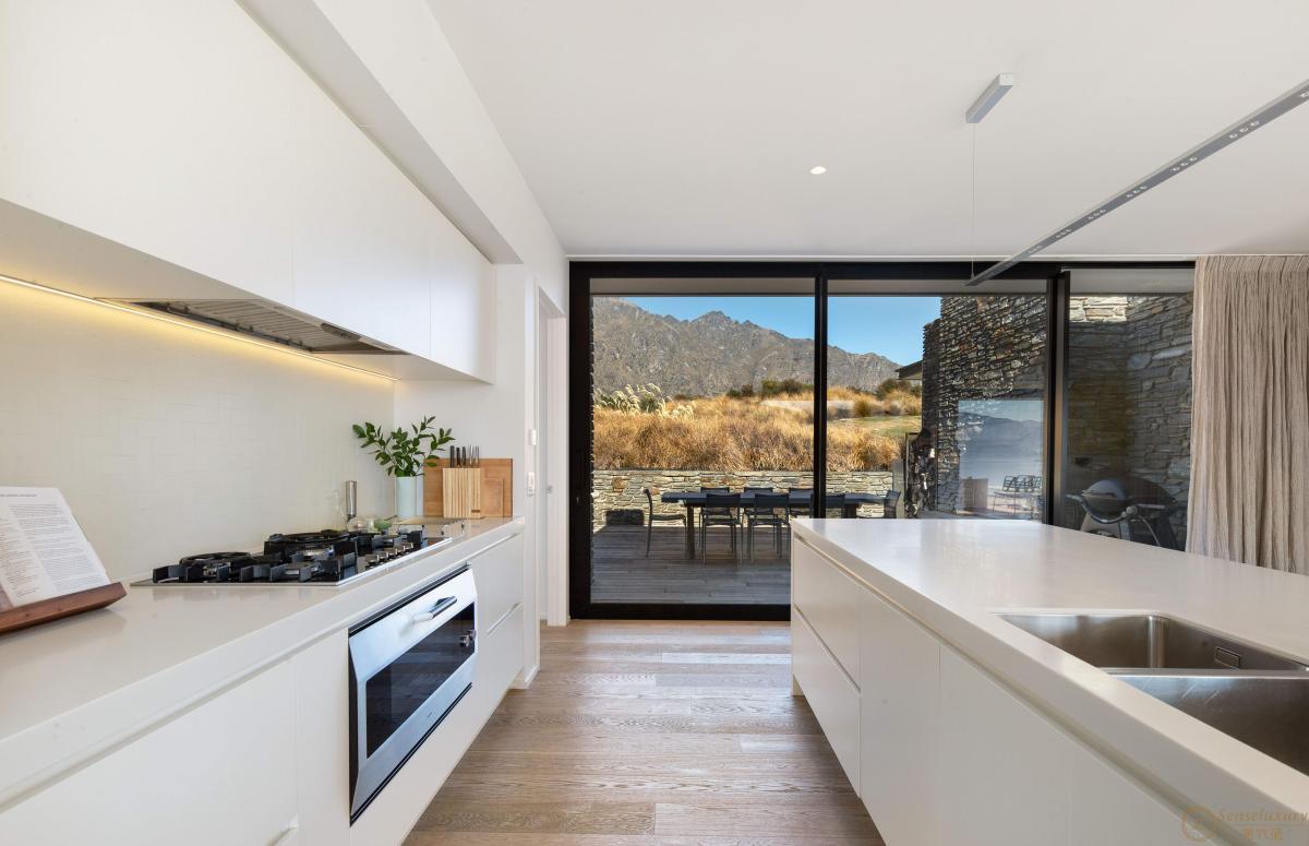 The Lake House - Photo 16
