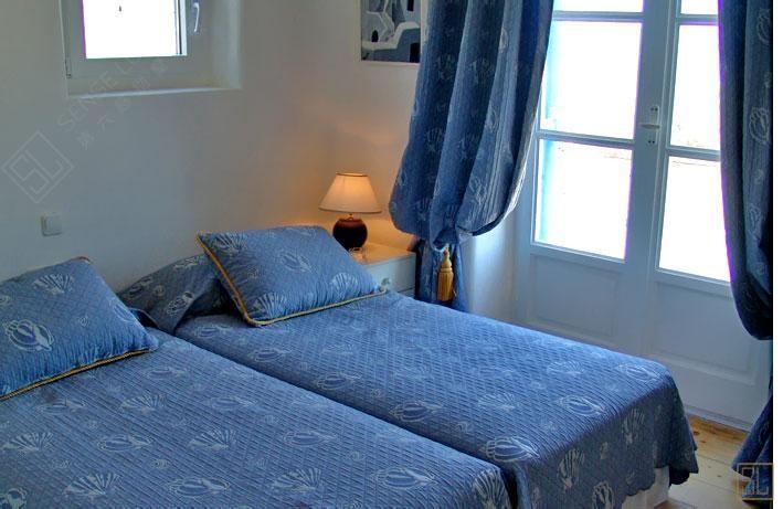 希腊米克诺斯岛洛斯湾别墅标准卧室