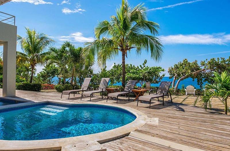 加勒比牙买加水畔悬崖别墅泳池