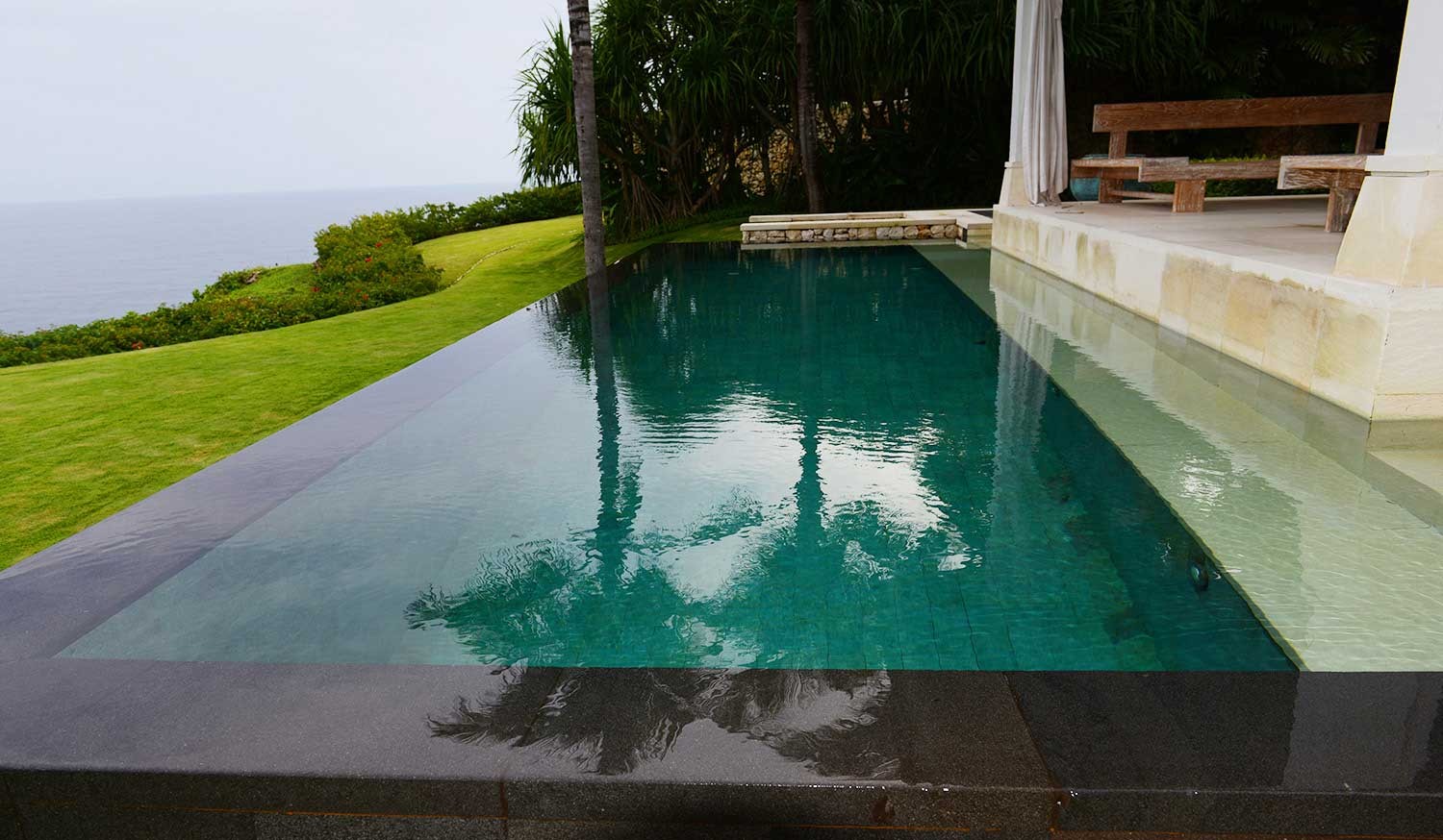 印尼巴厘岛塔玛拉别墅无边泳池