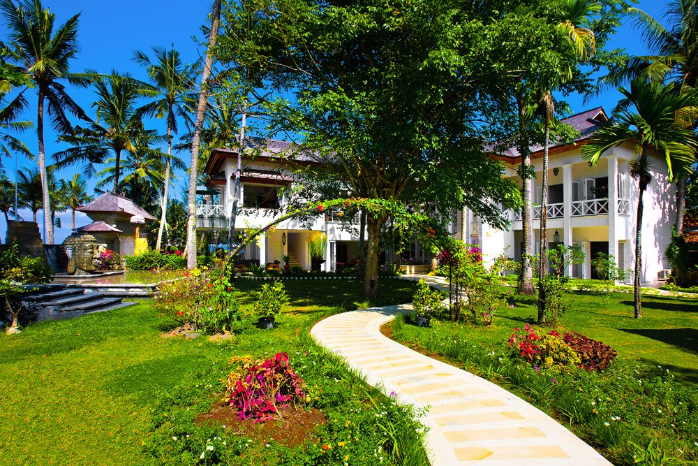 印尼巴厘岛普瑞娜别墅庭院