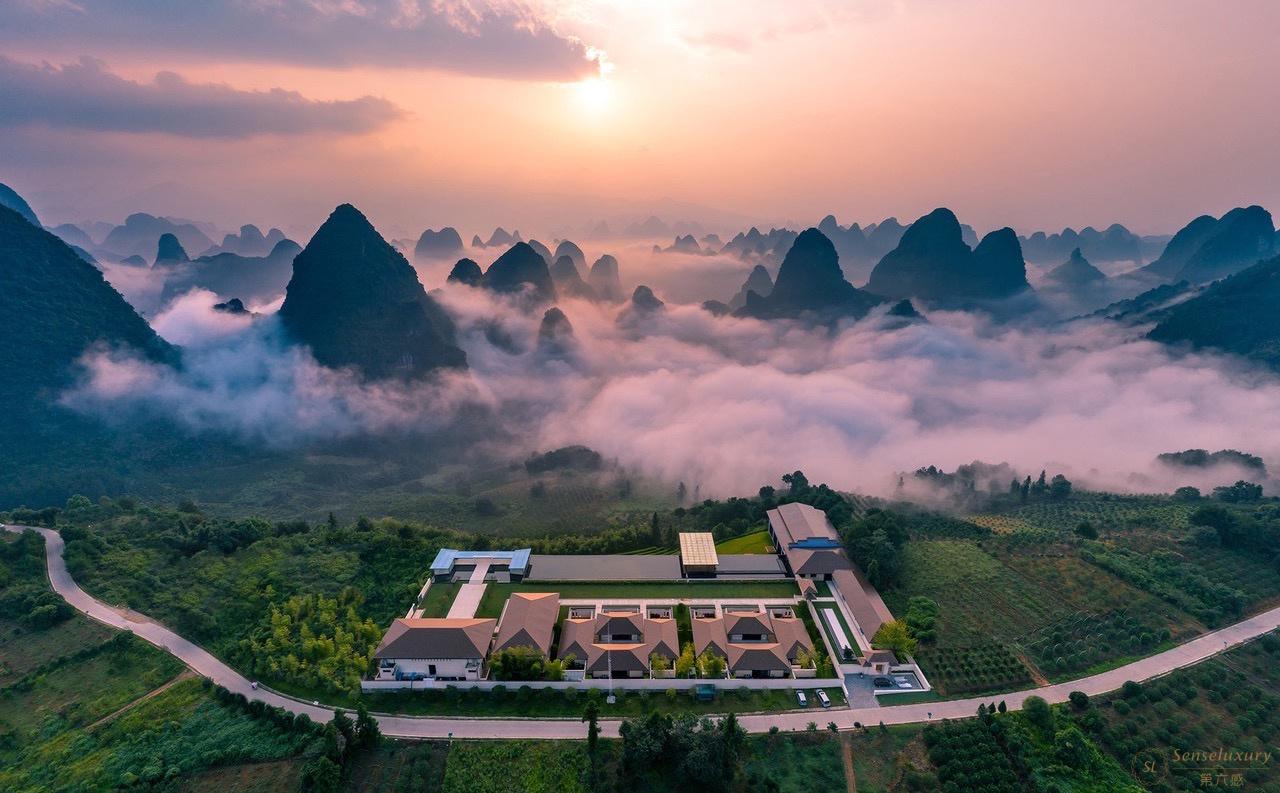 阳朔画山云舍